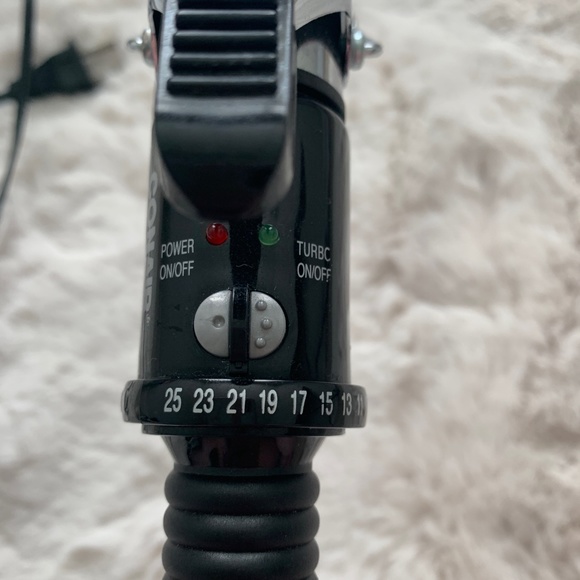 Conair Instant Heat Curling Iron- 1.25" - Picture 4 of 10